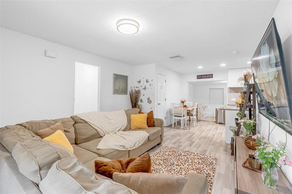 For Sale: $315,000 (3 beds, 2 baths, 1228 Square Feet)