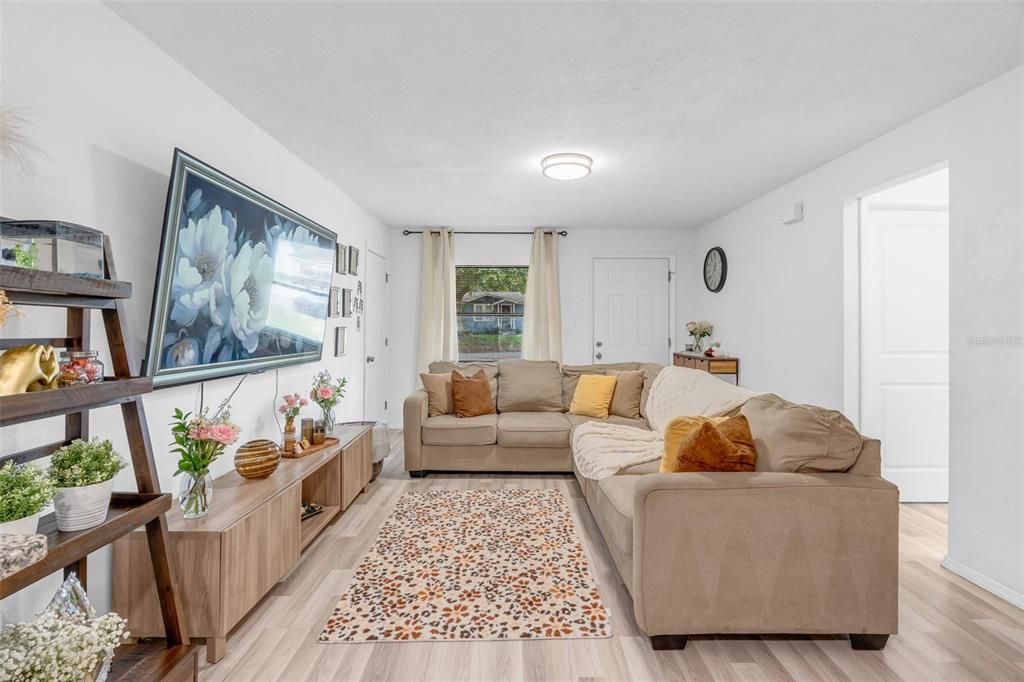 For Sale: $315,000 (3 beds, 2 baths, 1228 Square Feet)