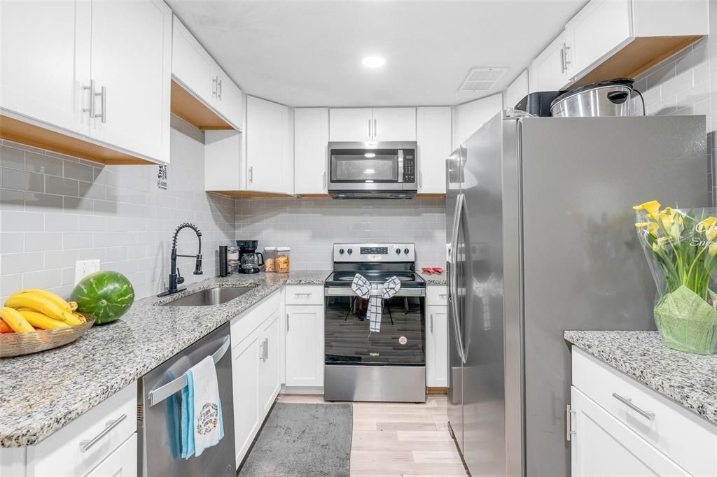 For Sale: $315,000 (3 beds, 2 baths, 1228 Square Feet)