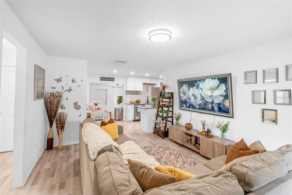 For Sale: $315,000 (3 beds, 2 baths, 1228 Square Feet)