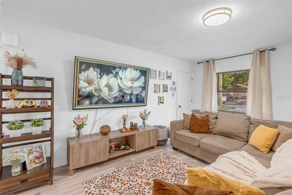 For Sale: $315,000 (3 beds, 2 baths, 1228 Square Feet)