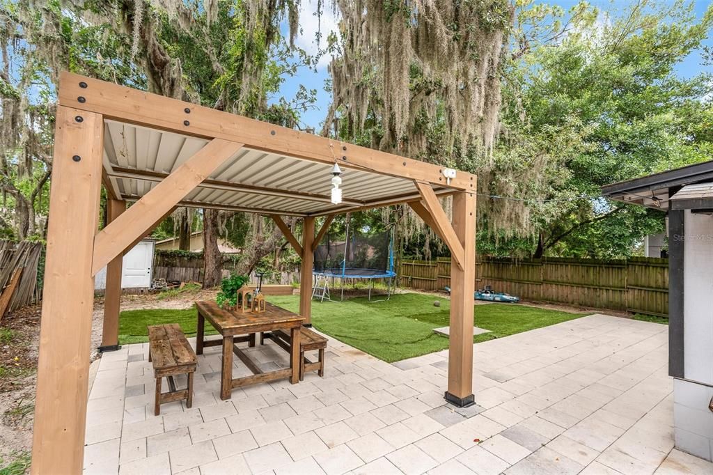For Sale: $315,000 (3 beds, 2 baths, 1228 Square Feet)