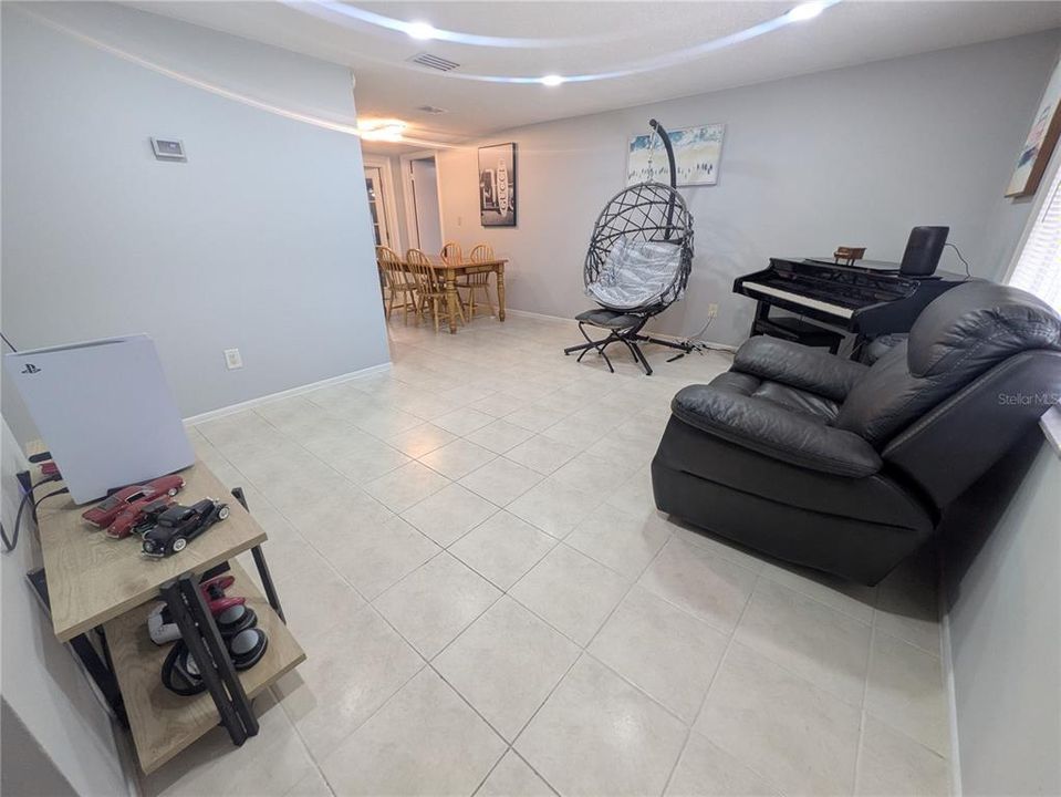 En Venta: $264,999 (2 camas, 2 baños, 1068 Pies cuadrados)