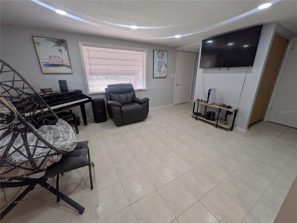 En Venta: $264,999 (2 camas, 2 baños, 1068 Pies cuadrados)