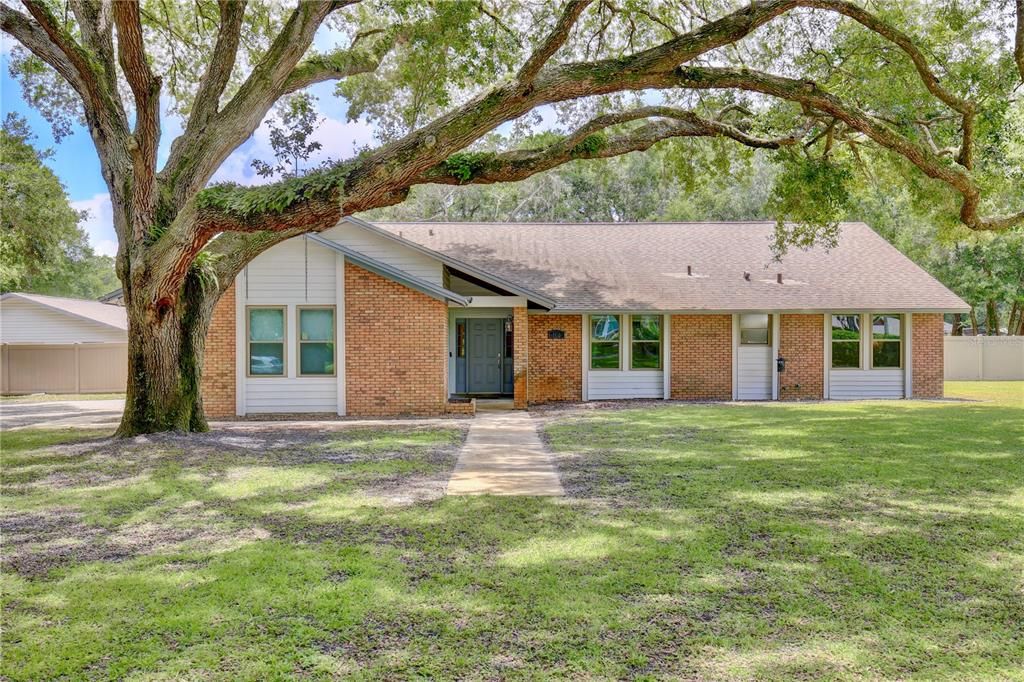 For Sale: $699,000 (3 beds, 3 baths, 2368 Square Feet)