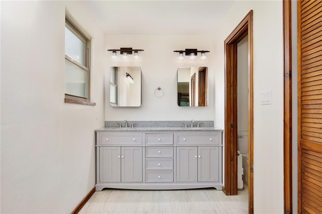 For Sale: $699,000 (3 beds, 3 baths, 2368 Square Feet)