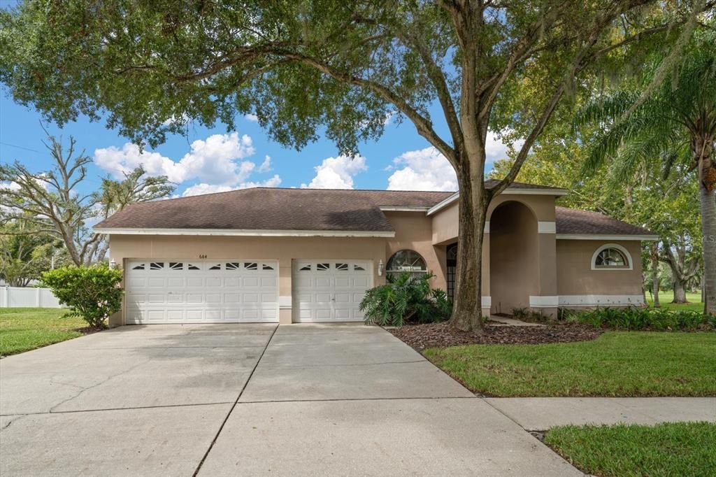 Activo con contrato: $549,000 (4 camas, 3 baños, 2431 Pies cuadrados)