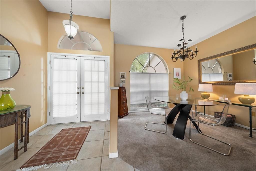 Activo con contrato: $549,000 (4 camas, 3 baños, 2431 Pies cuadrados)
