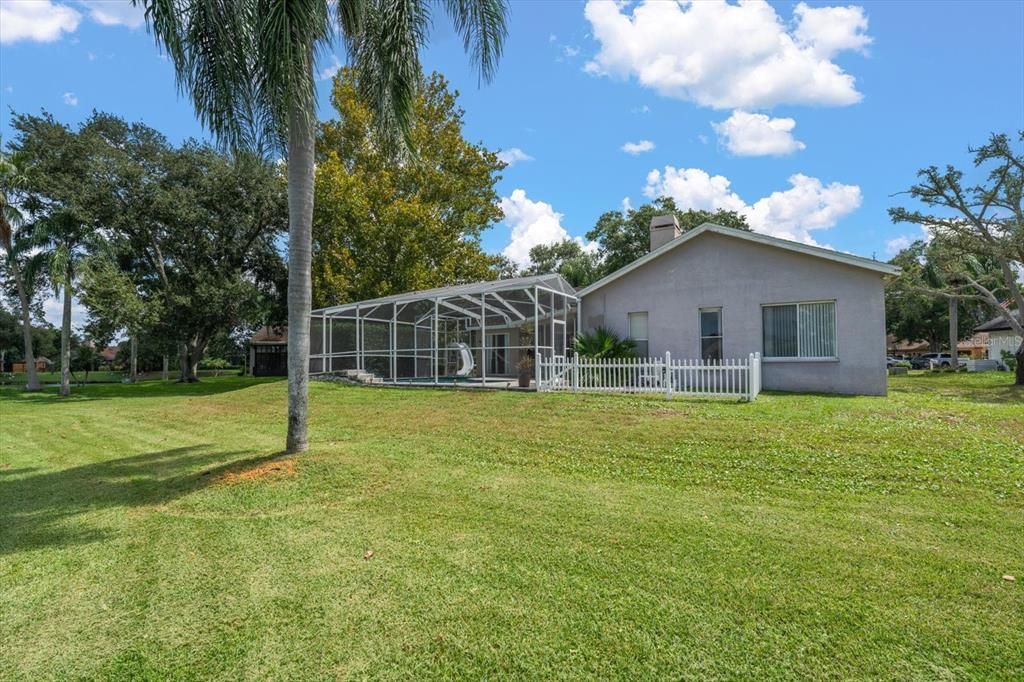 Activo con contrato: $549,000 (4 camas, 3 baños, 2431 Pies cuadrados)