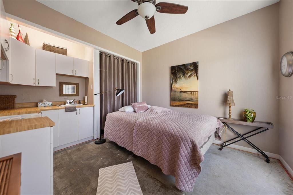 Activo con contrato: $549,000 (4 camas, 3 baños, 2431 Pies cuadrados)