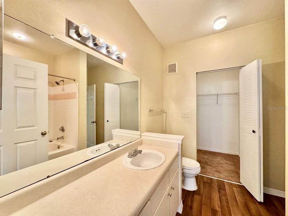 В аренду: $1,700 (2 спален, 2 ванн, 1140 Квадратных фут)