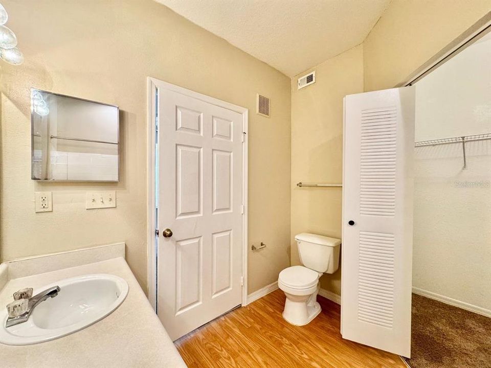 В аренду: $1,700 (2 спален, 2 ванн, 1140 Квадратных фут)