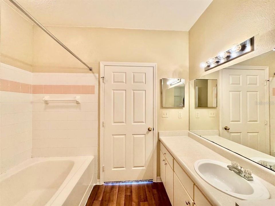 В аренду: $1,700 (2 спален, 2 ванн, 1140 Квадратных фут)