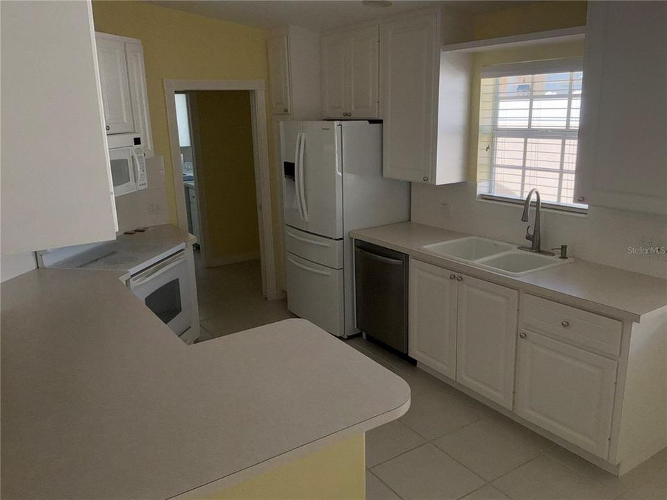 For Rent: $3,000 (2 beds, 2 baths, 1693 Square Feet)