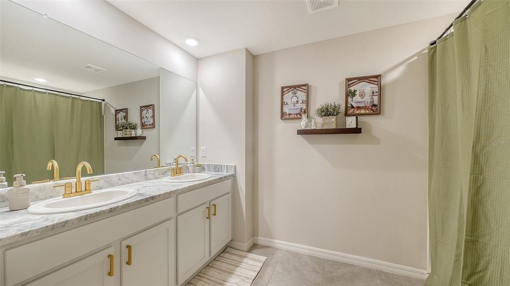 For Sale: $539,900 (5 beds, 3 baths, 2462 Square Feet)