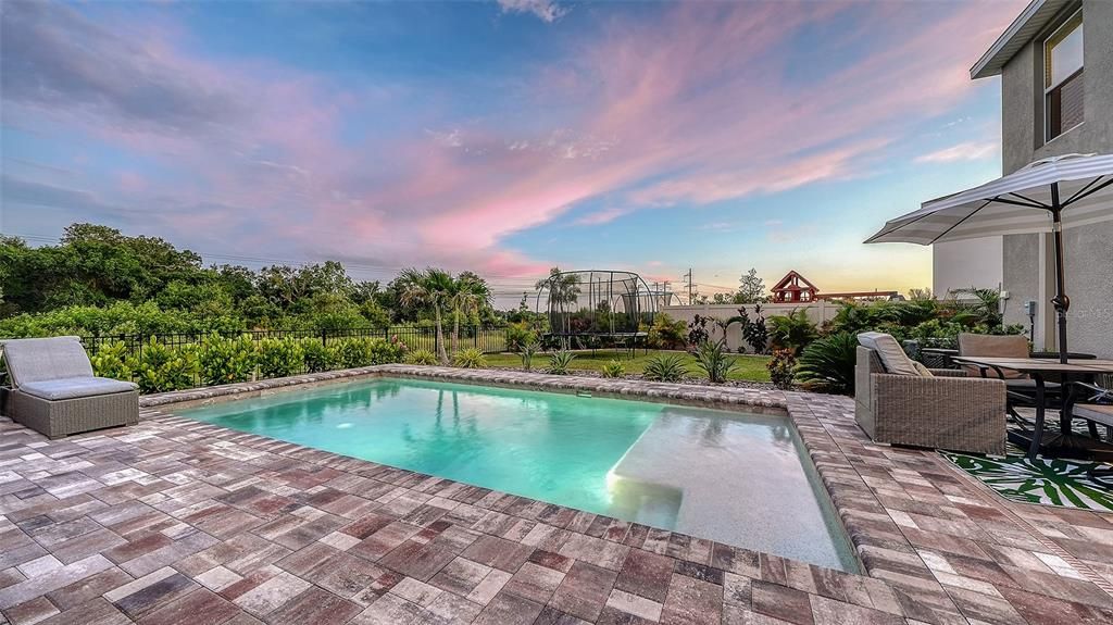 For Sale: $539,900 (5 beds, 3 baths, 2462 Square Feet)