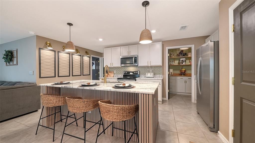For Sale: $539,900 (5 beds, 3 baths, 2462 Square Feet)