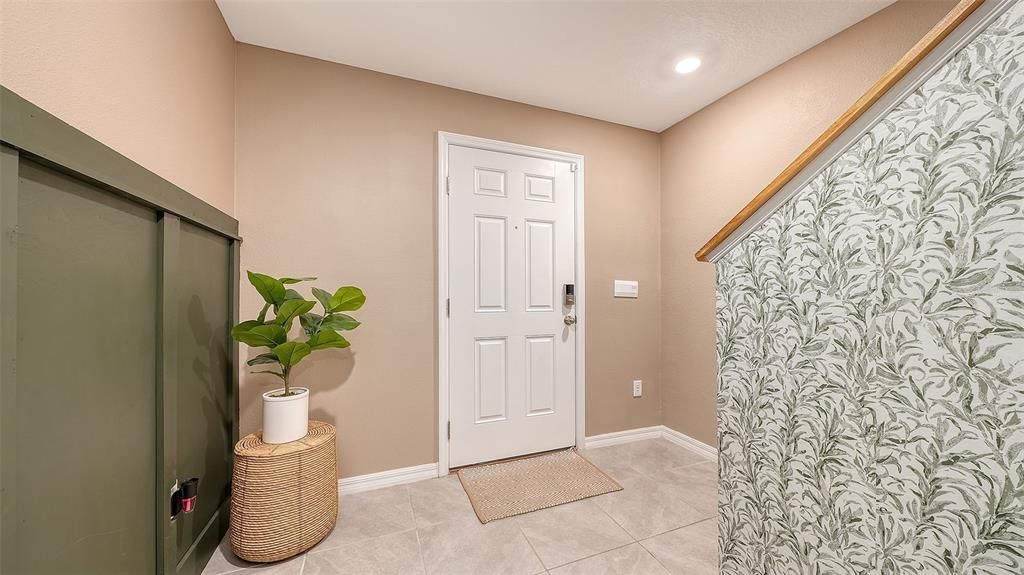 For Sale: $539,900 (5 beds, 3 baths, 2462 Square Feet)