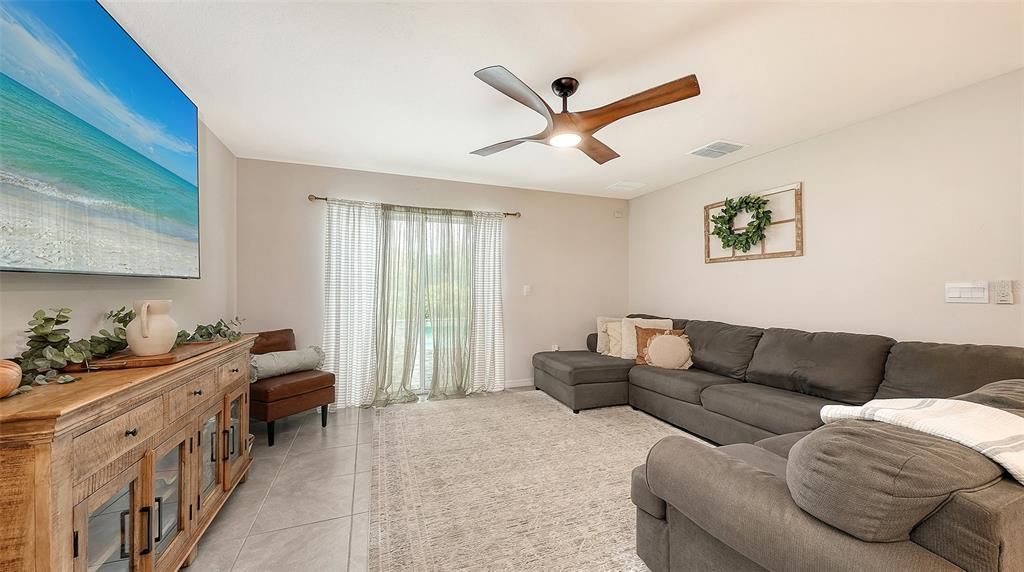 For Sale: $539,900 (5 beds, 3 baths, 2462 Square Feet)