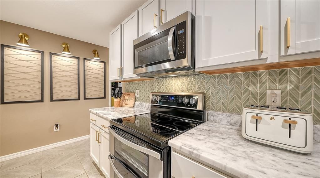 For Sale: $539,900 (5 beds, 3 baths, 2462 Square Feet)