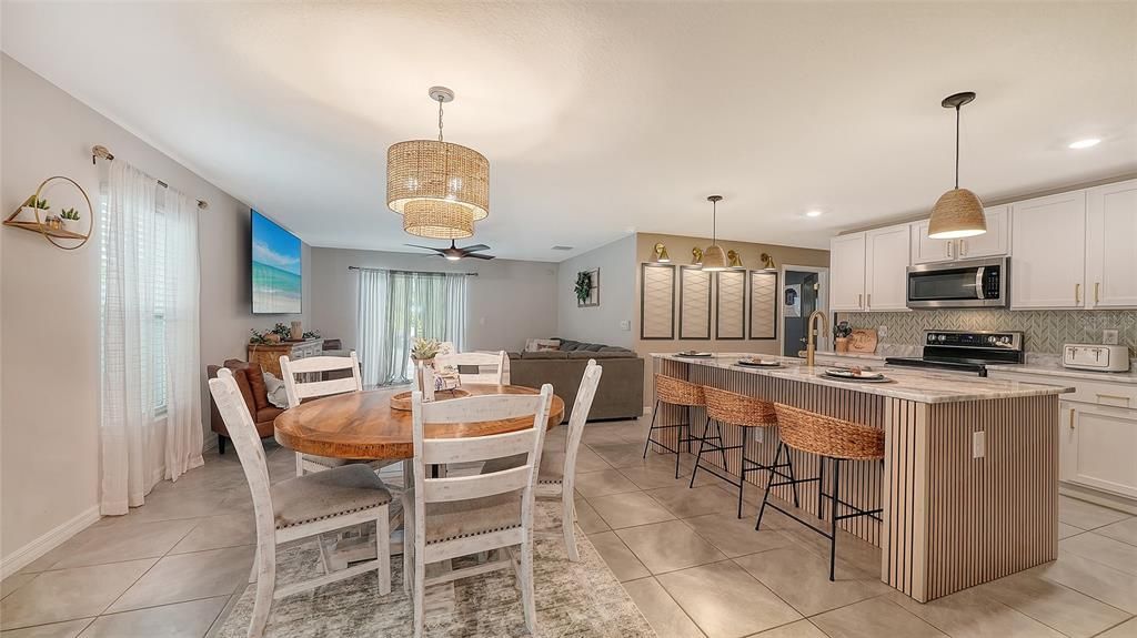 For Sale: $539,900 (5 beds, 3 baths, 2462 Square Feet)