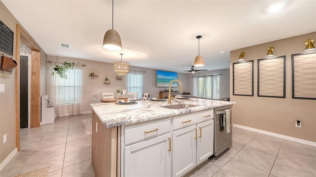 For Sale: $539,900 (5 beds, 3 baths, 2462 Square Feet)