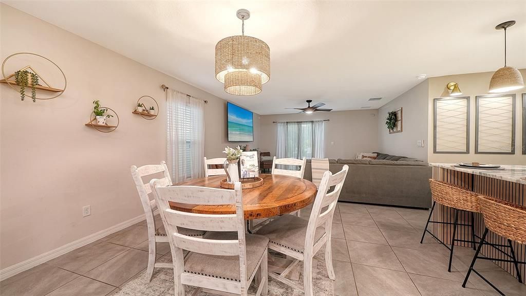 For Sale: $539,900 (5 beds, 3 baths, 2462 Square Feet)