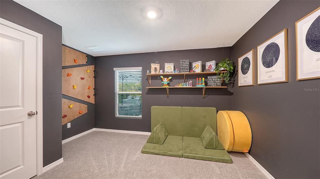 For Sale: $539,900 (5 beds, 3 baths, 2462 Square Feet)