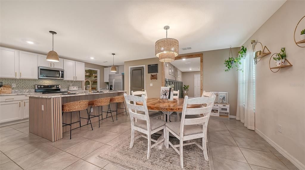 For Sale: $539,900 (5 beds, 3 baths, 2462 Square Feet)