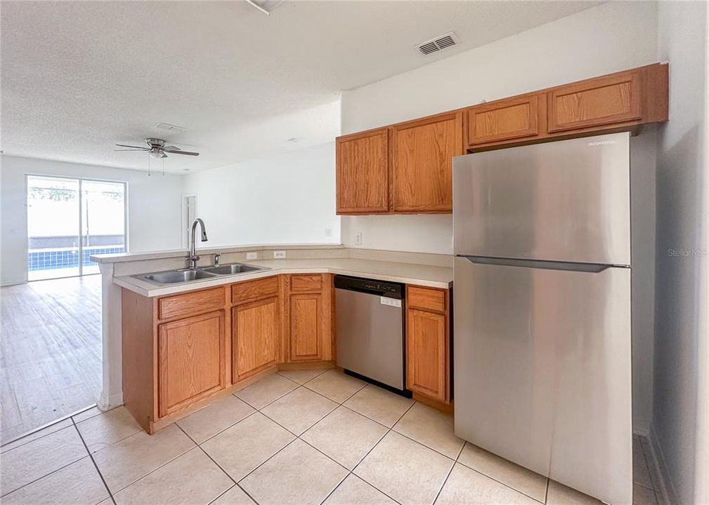 For Sale: $320,000 (5 beds, 3 baths, 1825 Square Feet)