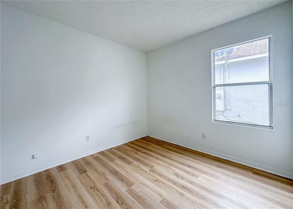 For Sale: $320,000 (5 beds, 3 baths, 1825 Square Feet)