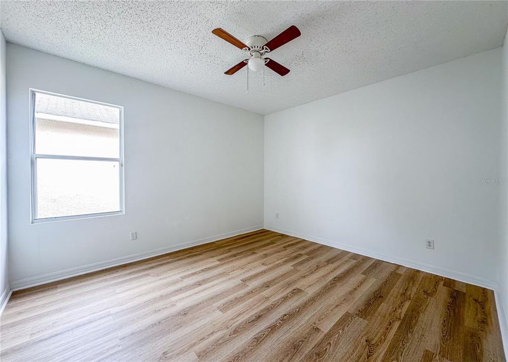For Sale: $320,000 (5 beds, 3 baths, 1825 Square Feet)