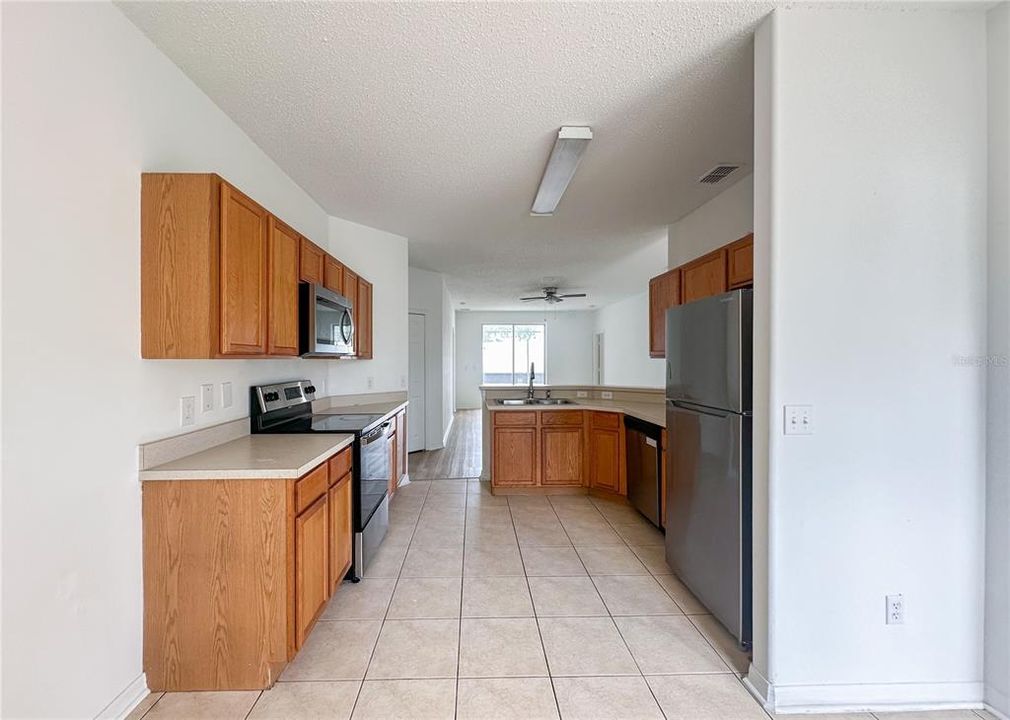 For Sale: $320,000 (5 beds, 3 baths, 1825 Square Feet)