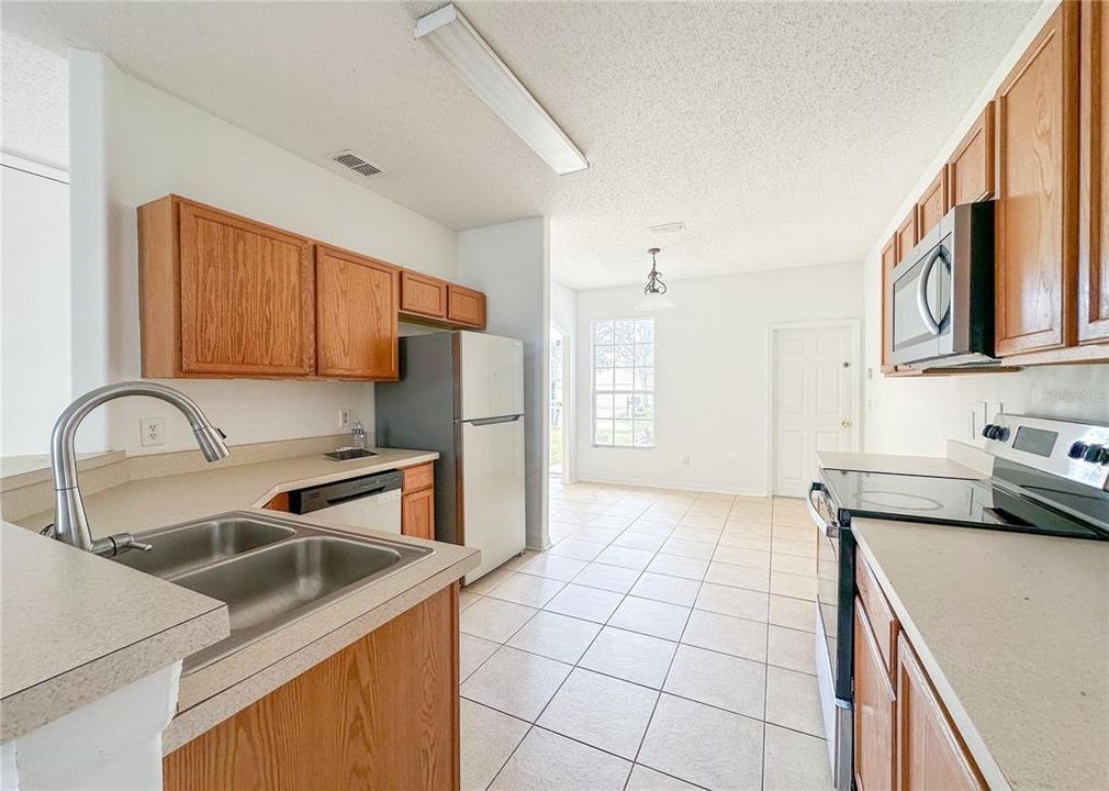 For Sale: $320,000 (5 beds, 3 baths, 1825 Square Feet)