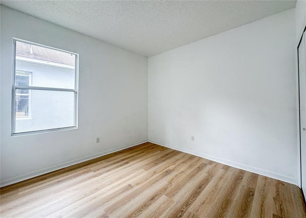 For Sale: $320,000 (5 beds, 3 baths, 1825 Square Feet)