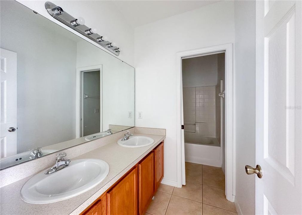 For Sale: $320,000 (5 beds, 3 baths, 1825 Square Feet)