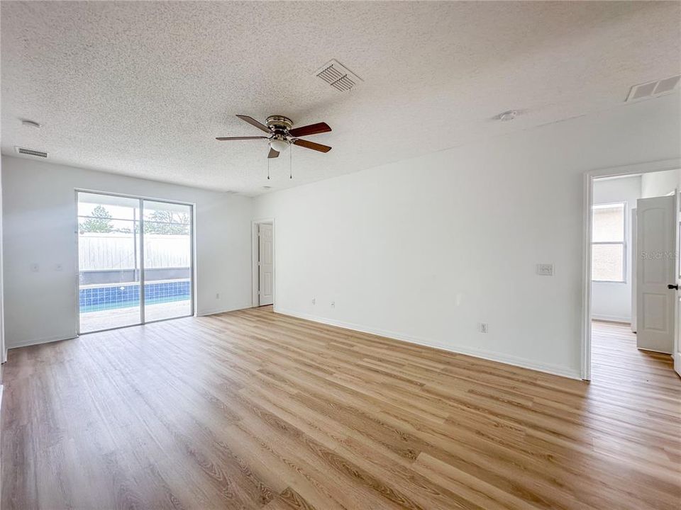 For Sale: $320,000 (5 beds, 3 baths, 1825 Square Feet)