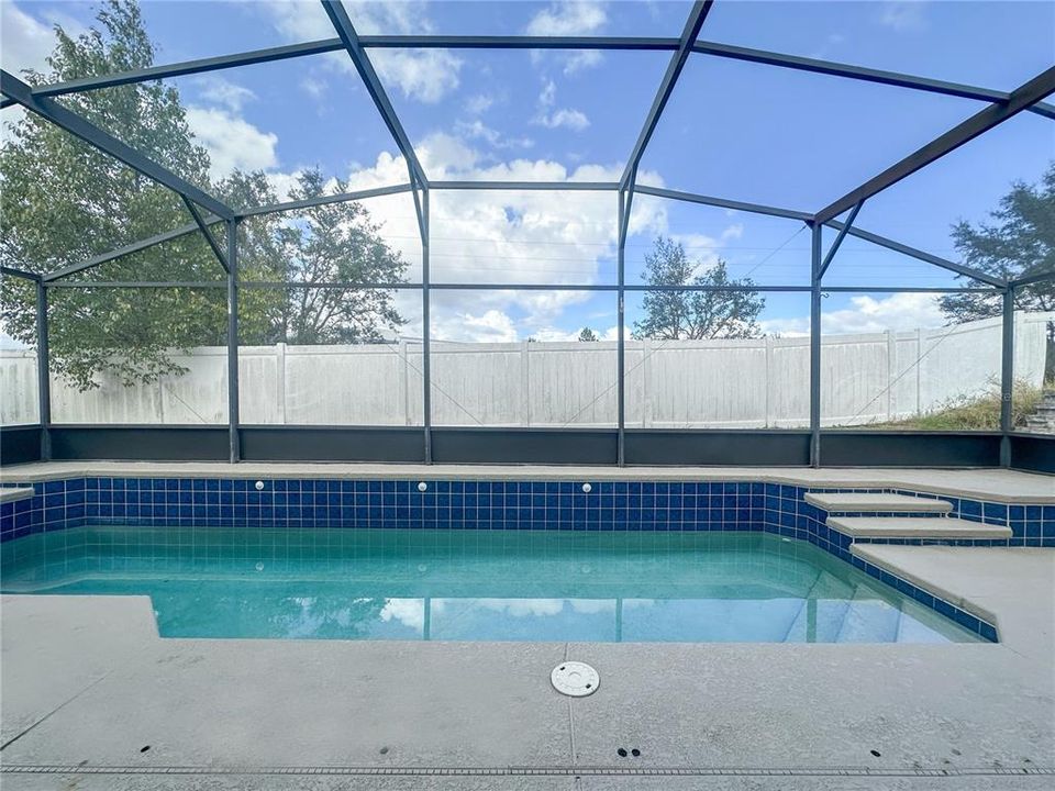 For Sale: $320,000 (5 beds, 3 baths, 1825 Square Feet)
