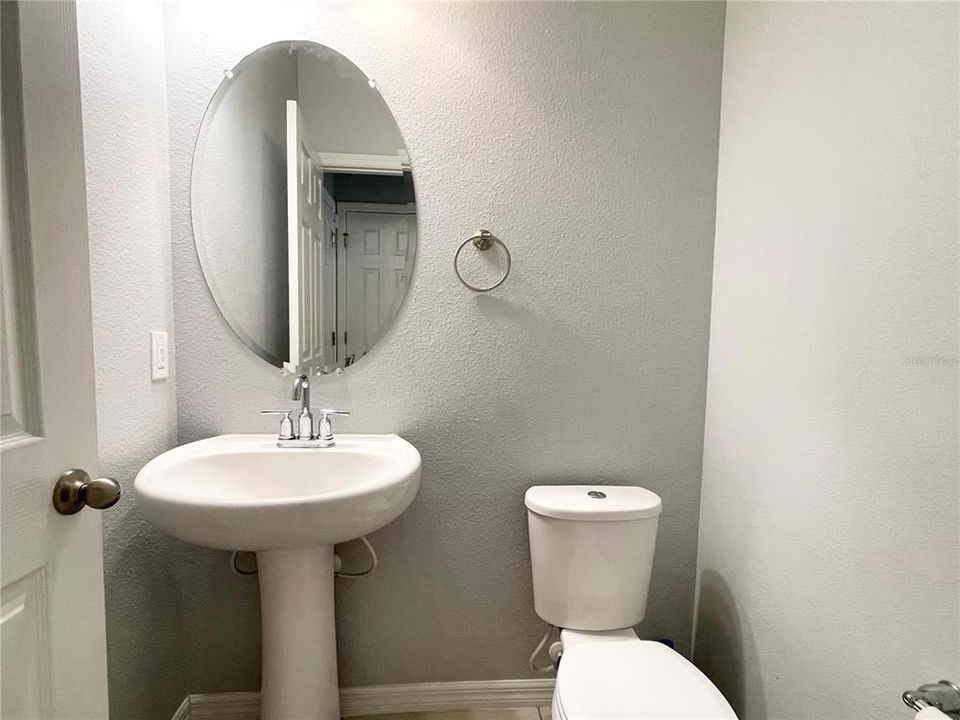 For Rent: $2,800 (4 beds, 2 baths, 1868 Square Feet)