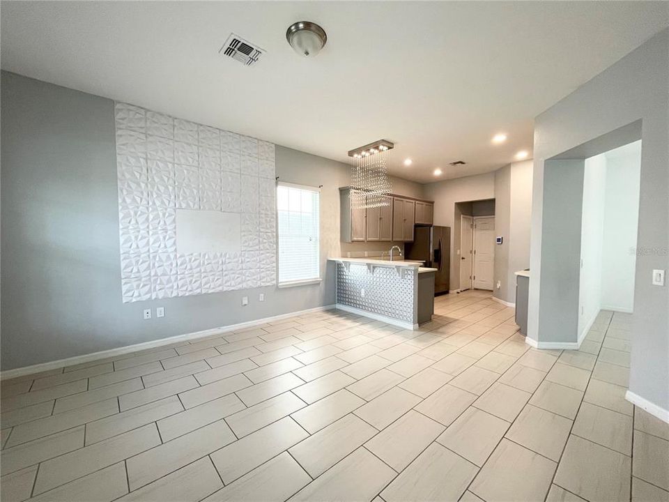 For Rent: $2,800 (4 beds, 2 baths, 1868 Square Feet)
