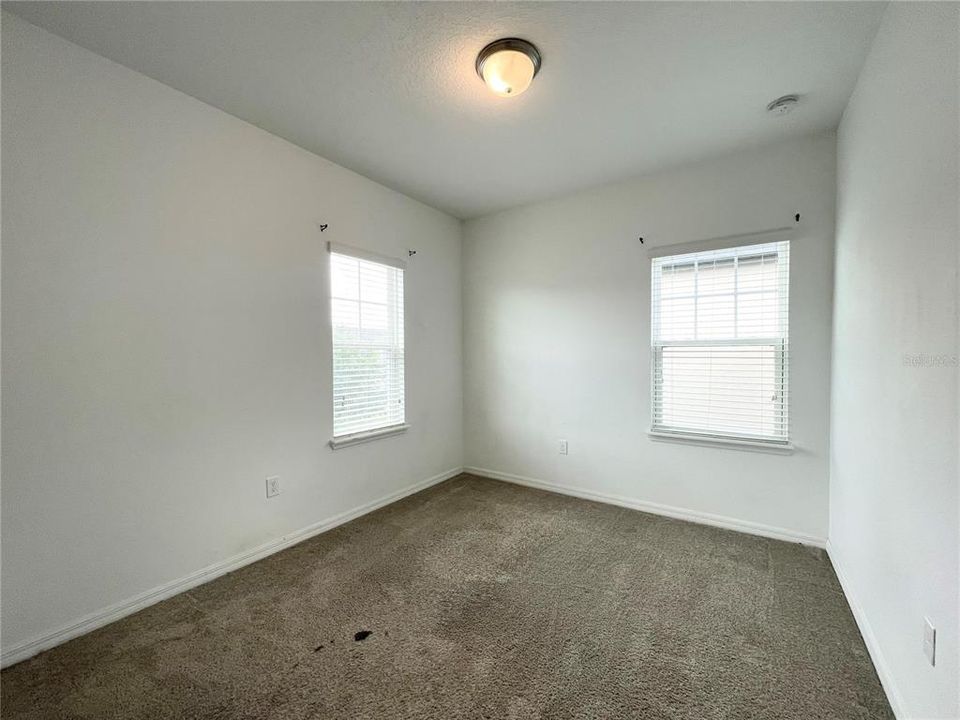 For Rent: $2,800 (4 beds, 2 baths, 1868 Square Feet)