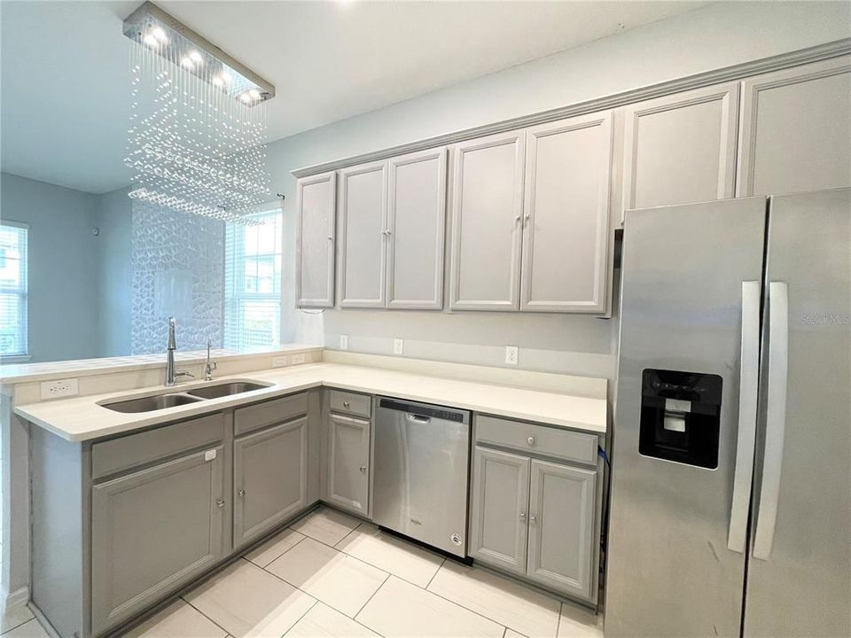 For Rent: $2,800 (4 beds, 2 baths, 1868 Square Feet)
