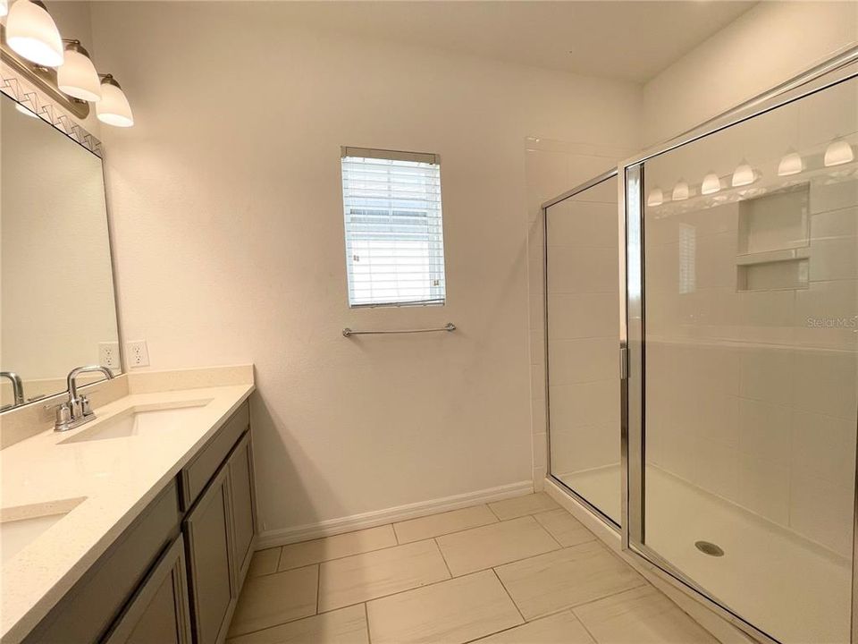 For Rent: $2,800 (4 beds, 2 baths, 1868 Square Feet)