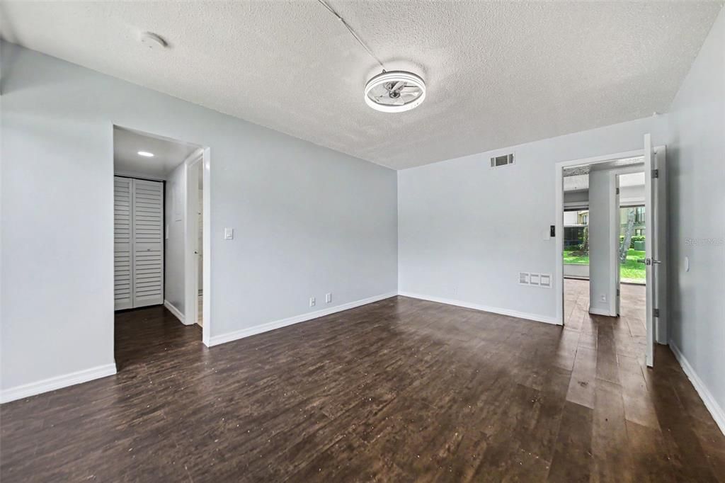 For Sale: $199,000 (3 beds, 2 baths, 1187 Square Feet)