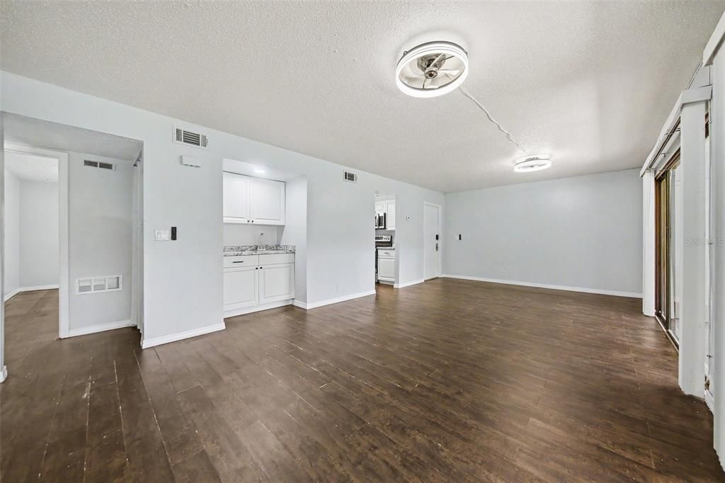 For Sale: $199,000 (3 beds, 2 baths, 1187 Square Feet)