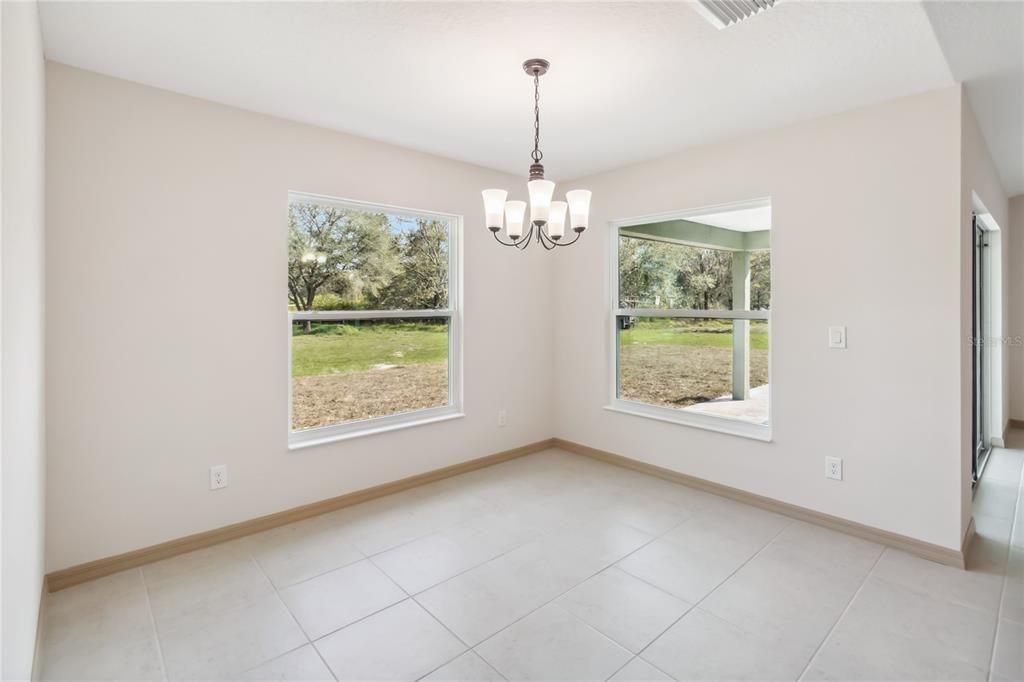 For Rent: $2,995 (4 beds, 2 baths, 1956 Square Feet)