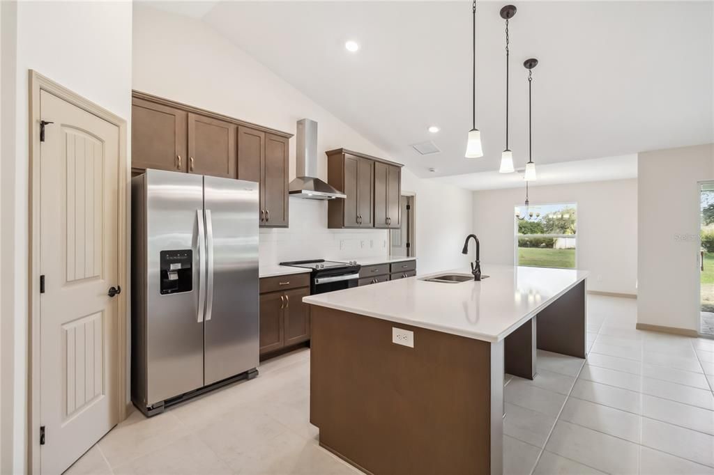 For Rent: $2,995 (4 beds, 2 baths, 1956 Square Feet)