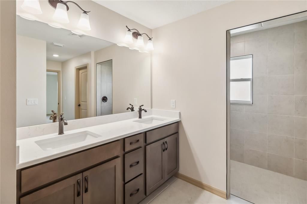 For Rent: $2,995 (4 beds, 2 baths, 1956 Square Feet)