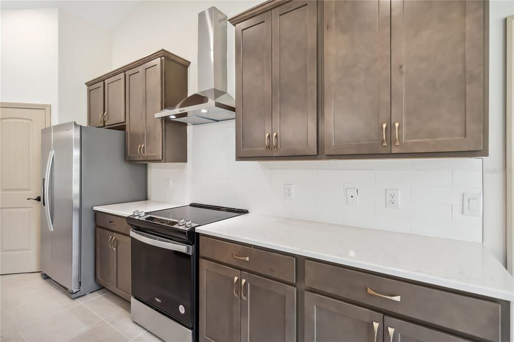 For Rent: $2,995 (4 beds, 2 baths, 1956 Square Feet)