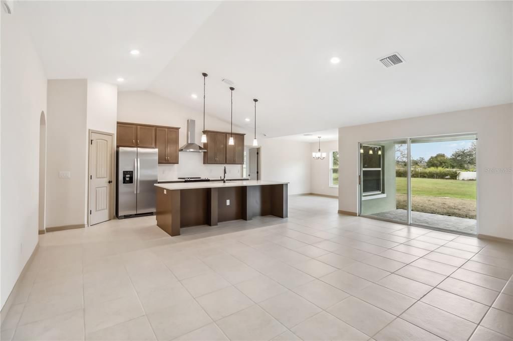For Rent: $2,995 (4 beds, 2 baths, 1956 Square Feet)